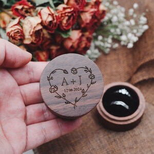 Aangepaste ronde trouwringdoos, houten ringdoos, gepersonaliseerde verlovingsringdoos, doos ringdrager, doos dubbele ringhouder, voorstel cadeau