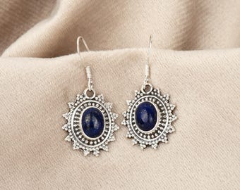 Brincos pendentes de lápis-lazúli e prata de lei, joias boho feitas à mão.