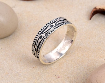 Anillo artesanal de plata de ley oxidada: Anillo tribal bohemio, joyería espiritual.