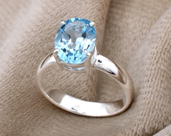 Oval ring med blå topas: 925 sterlingsilver med decembers födelsesten