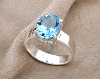 Blå Topasring: Ovalslipad Sterlingsilver December Födelsesten