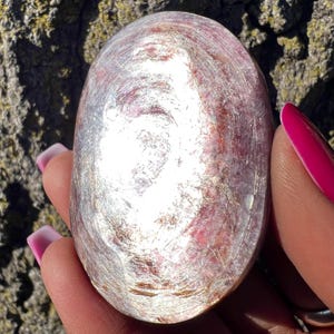 Gem Lepidolite Palm Stone - Purple Mica Palm Stone - Third Eye Chakra