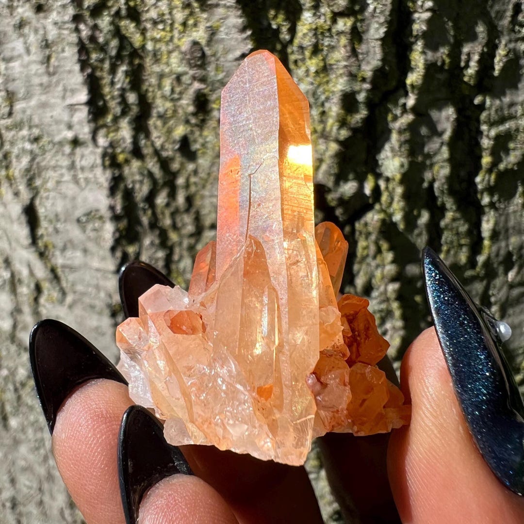 Quartz Lémurien Tangérine avec inclusions d'Anthraxonite