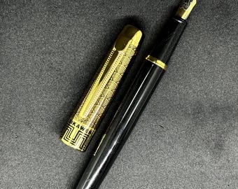 Golden Black Dikawen Fountain Pen – Medium Nib Writing Pen with Decorative Cap