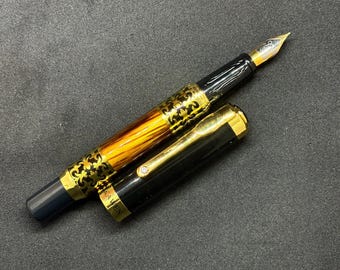 Dikawen 8012 Metal Fountain Pen – Medium Nib – Chrome & Gold Trim – Professional Writing Pen