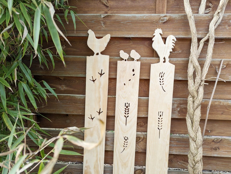 zaunhocker gartendeko	Deko Garten	Holzdeko außen	holzzaun Tiere	Bauernhof zaunkopf	holzlatten Zaun	Zaunbrett Motive	Zaunelement lärchenzaun	gartenstele Kunst	Dekozaun rankhilfe	Gartenstecker holz	Holzlattenzaun Gartendeko	Beet Beetumrandung
