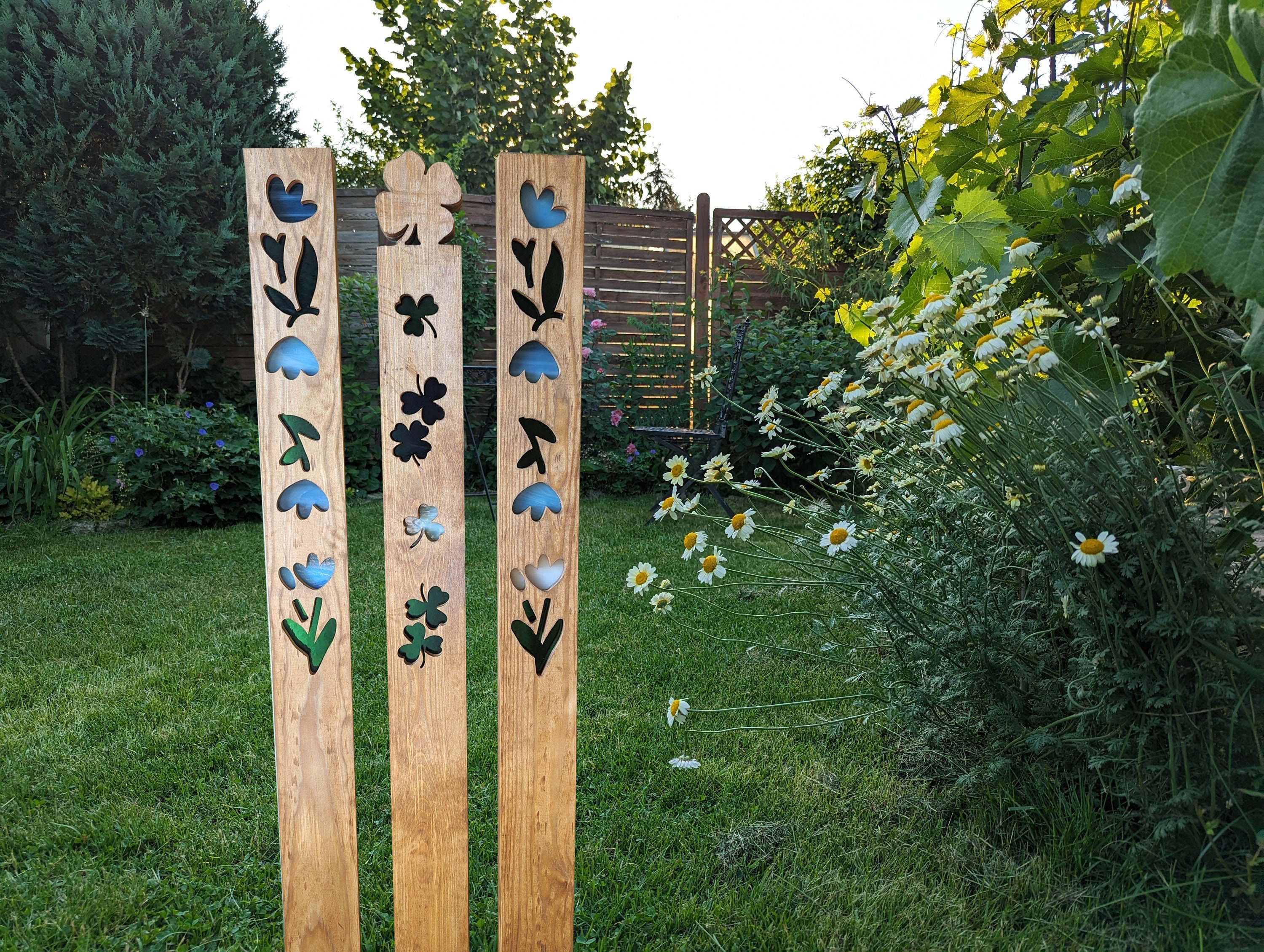 Gartenstele Gartenstecker Garten HOLZ Holzstele Gartendeko mit Glas Sonnenfänger Stele Gartenskulpur buntglas Glaskunst Säule groß
