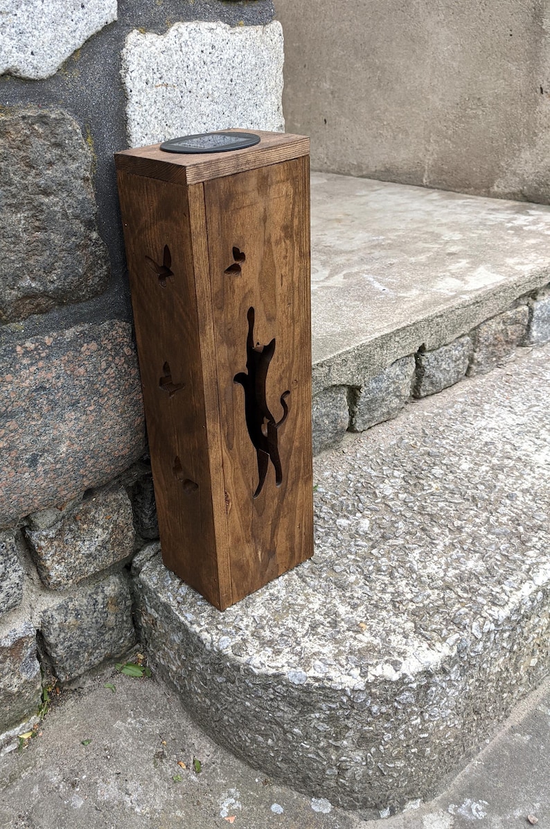 Gartenleuchte solar aus Holz Katze Motiv