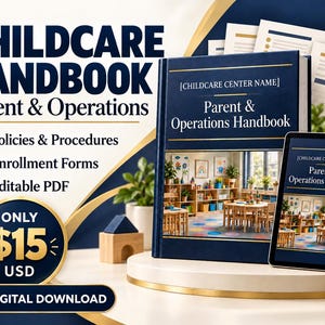 Könnte beinhalten: Ein dunkelblaues Kinderbetreuungshandbuch mit dem Titel Parent & Operations Handbook mit goldenen Akzenten, das neben einem Tablet mit demselben Cover abgebildet ist. Das Handbuch zeigt ein Foto eines Klassenzimmers mit Holzmöbeln.