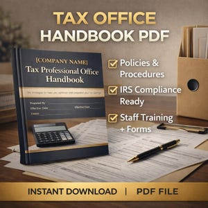 Op de afbeelding: Een Tax Professional Office Handbook PDF met de tekst "Tax Office Handbook PDF" en "Instant Download | PDF-bestand". Het boek is zwart met gouden accenten en een rekenmachine. De afbeelding bevat ook een pen, papieren en een ordner.