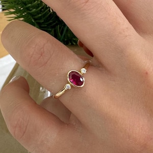 14k Solid Gold Rubin und Diamant Ring, Rubin Oval Verlobungsring, Minimalist Rubin Ring, Juli Birthstone Ring, Valentinstag Geschenk für Frauen