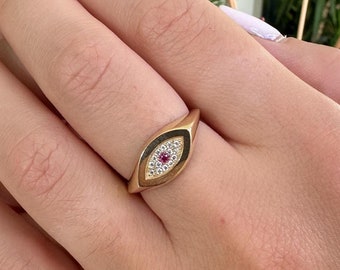 Rubin und Diamant Evil Eye Ring in 14k Massivgold, Rubin Edelstein Pinky Ring, Einzigartiger Stapelring, Minimalistischer Ring, Birthstone Schmuck Frauen