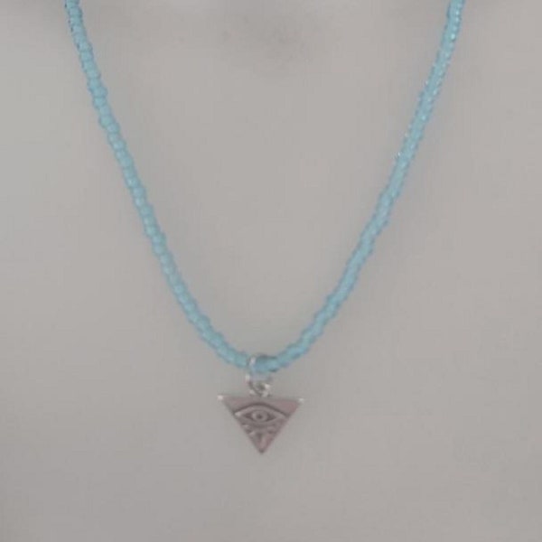 collier bleu turquoise avec perles de rocaille et œil antique argenté