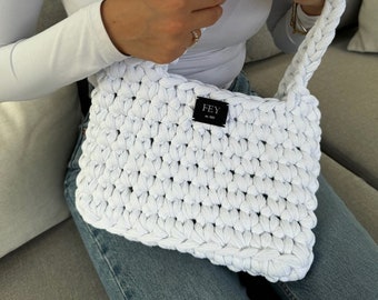 Gehäkelte weiße (Sommer-) Handtasche mit zwei Henkel aus Textilgarn