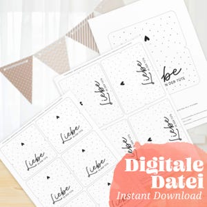 Può includere: Etichette regalo stampabili con un motivo a pois bianco e nero e il testo "Liebe in der Tüte" che si traduce in "Amore nella borsa".