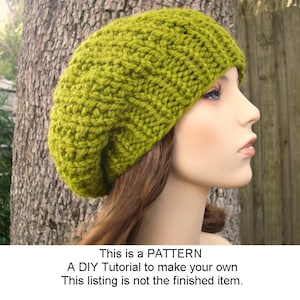 Puede incluir: Un patrón de tejido para un gorro verde. Esta lista es un tutorial de bricolaje para hacer tu propio gorro, no el artículo terminado.