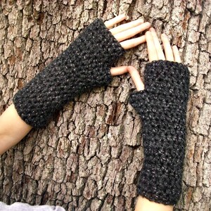 Crochet Fingerless Gloves, Fingerless Mittens, Hand Warmers, Womens Mittens, Womens Gloves, Texting Gloves, Wrist Warmers, Metallic Grey