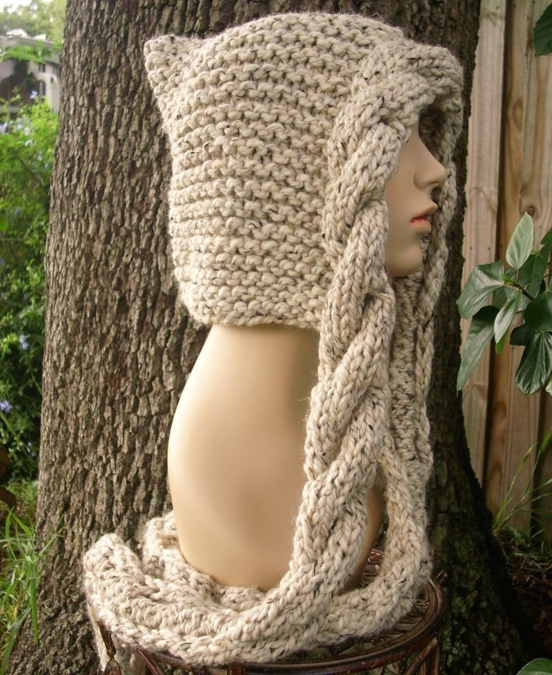 hood／chunky knit Free Bernat Chunky Hood Knitting Pattern | Yarnspirations