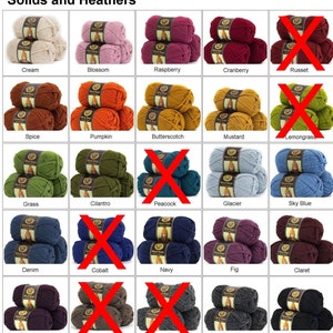 Puede incluir: Una tabla de colores de hilo, con los nombres de cada color enumerados debajo de los ovillos de hilo. Los colores incluyen crema, flor, frambuesa, ar&aacute;ndano, rojizo, especias, calabaza, caramelo, mostaza, hierba lim&oacute;n, hierba, cilantro, pavo real, glaciar, azul cielo, mezclilla, cobalto, azul marino, higo, vino tinto, berenjena, topo, granito, carb&oacute;n y negro.