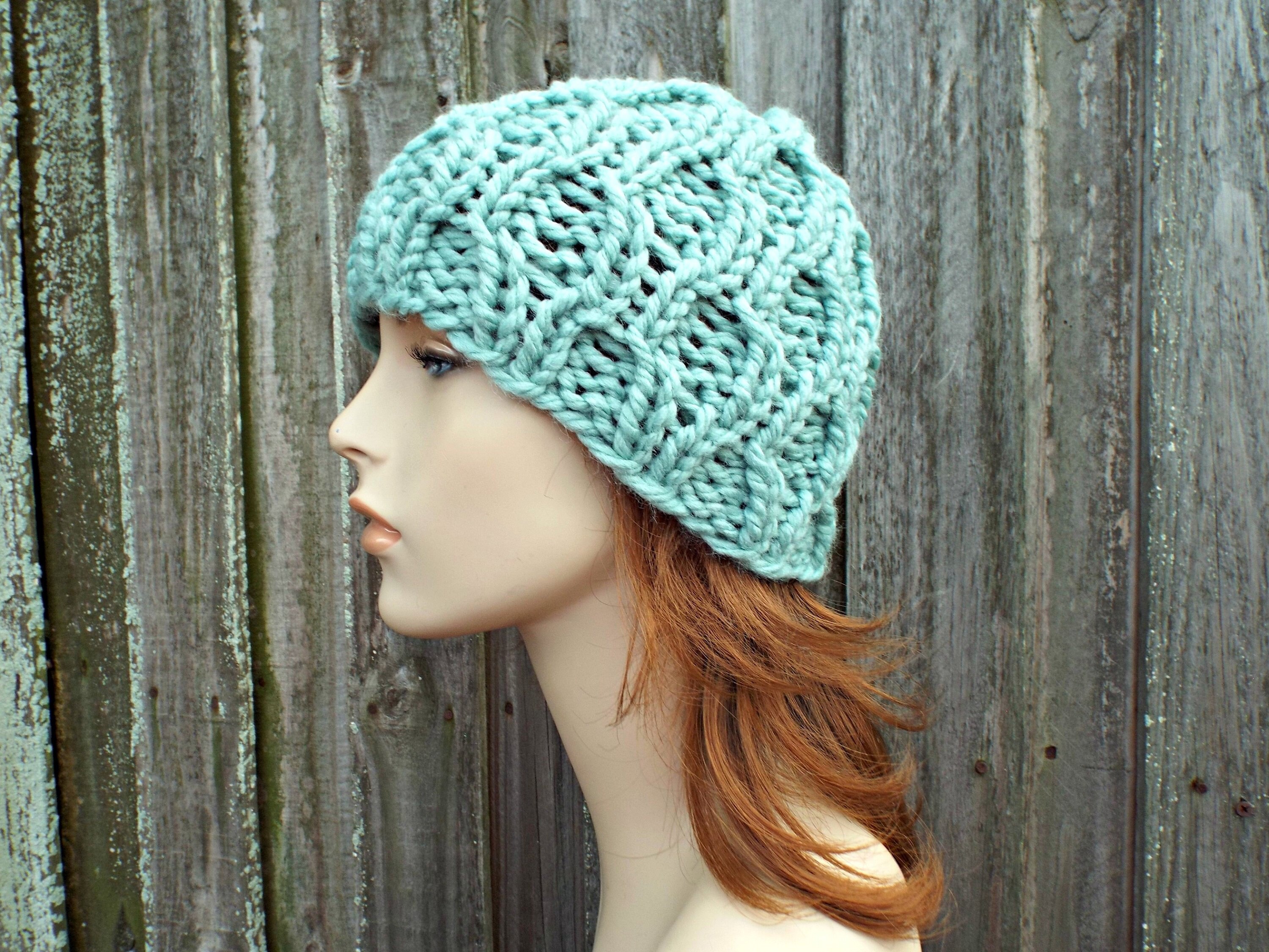 green cable knit hat