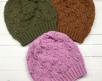 Slouchy Beanie Stickad Mössa, Enkla Stickmönster För Mössor, Stickade Mössmönster Dammössor, Stickningsguide För Skrymmande Garn, Krusbärsmössa