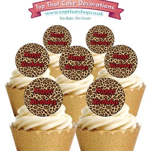 Pode incluir: Seis cupcakes com cobertura branca e formas douradas, cada um coberto com um disco com estampa de leopardo com a frase "Happy Birthday" em vermelho. A imagem inclui o logotipo "Top That Cake Decorations".