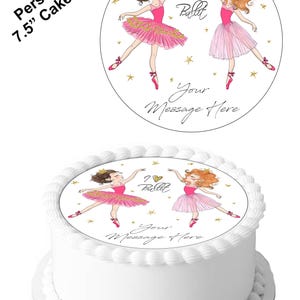 Peut inclure: Un gâteau blanc surmonté d'un décor de gâteau personnalisé. Le décor de gâteau de 19 cm de diamètre présente deux ballerines en tutu rose, le texte "I ❤️ Ballet" et "Your Message Here".