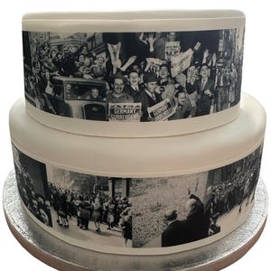 VE Day Victory Celebrations 1945 collage Border Icing Taartdecoratie Topper.Perfect voor grotere taarten.Wikkel rond een ijstaart.Gemakkelijk te gebruiken.