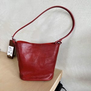 Kleine Leder Umhängetasche, Minimalistische Leder Bucket Bag, Echtleder Umhängetasche