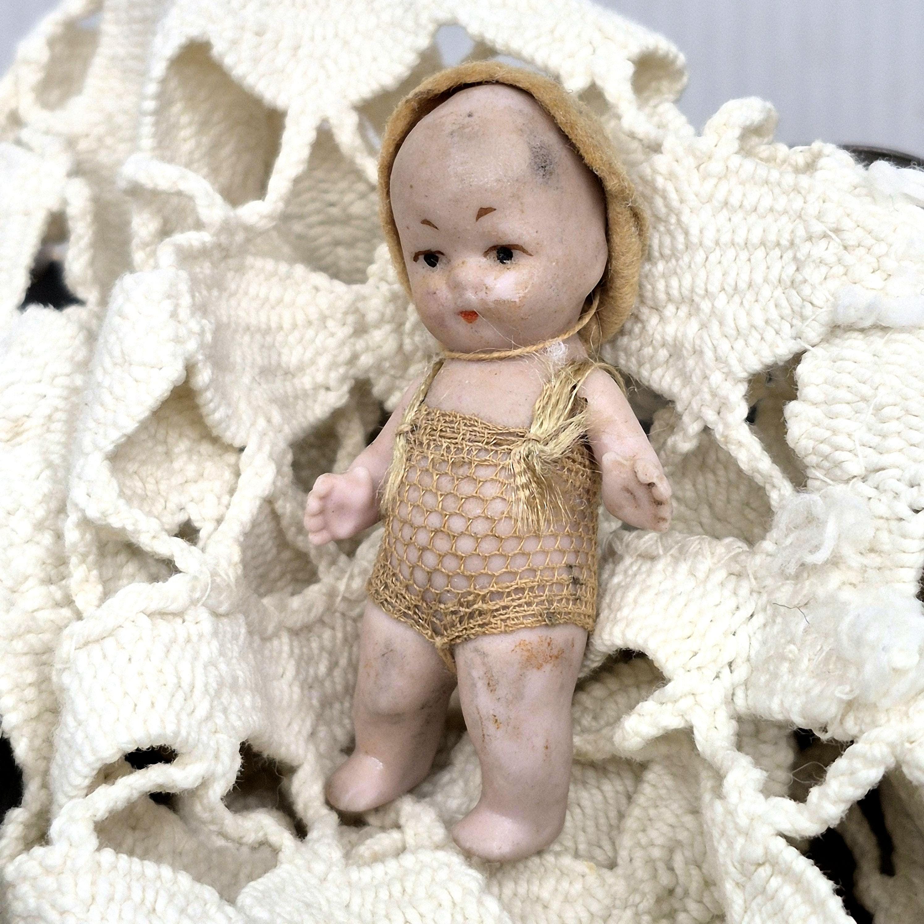 ビスクベビー　陶器　人形　赤ちゃん　ミニチュア　ドイツ　ヴィンテージ Vintage Bisque Miniature 2.25” Baby Doll - Jointed Arms - Made in