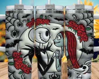 パーソナライズされたナイトメアカップル40オンスタンブラー、ゴシックラブジャックとサリースキニータンブラー、カップル向けのカスタムハロウィンギフト