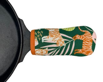 Jungle Tiger Cast Iron Handle Mitt