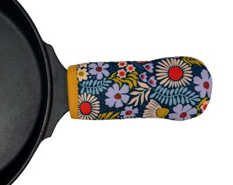 Petals in the Sun Cast Iron Skillet Mitt