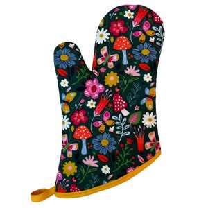 Floral Mushroom Oven Mitt and Pot Holder Set image 2