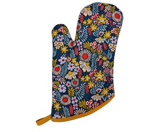 Petals in the Sun Oven Mitt