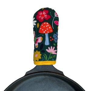 Floral Mushrooms Cast Iron Skillet Mitt image 3