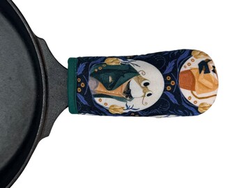 Dapper Animals Cast Iron Skillet Mitt