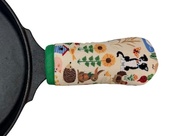 Happy Farm Cast Iron Skillet Mitt