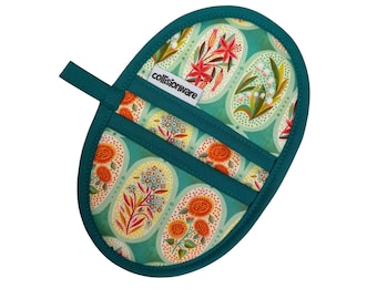 Flower Medallions Mini Pincher Mitt