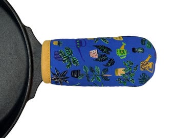 Plant Shop Cast Iron Skillet Mitt