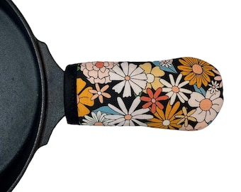Disco Daisy Cast Iron Handle Mitt