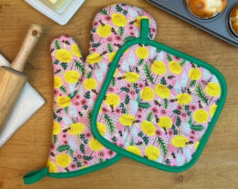 Springtime Bees Mitt Set