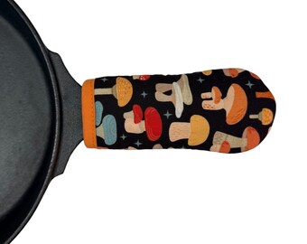 Mod Mushrooms Cast Iron Skillet Mitt