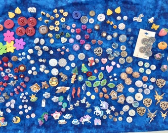 HUGE Lot Over 250 Buttons / Beautiful Assortment Animals, Seasonal, Birdhouse, Fairy Tale, Classic, Fashion, Dressy, Sewing Notions Bundle