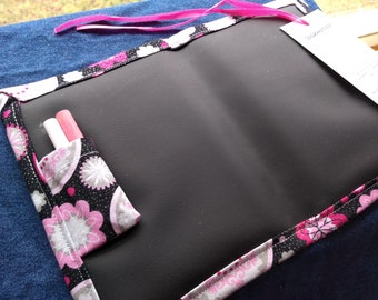 Chalkboard Play Mat / Small / Pink Sparkle Flowers