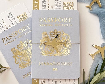 Faire-part de mariage passeport britannique en bleu layette avec feuille d'or + étiquette d'avion en acrylique, mariage à destination, mariage à l'étranger