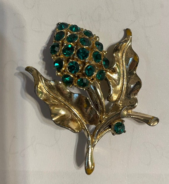 Vintage Gold brass Flower Leaf w/ Emerald Green crystals Brooch Pin