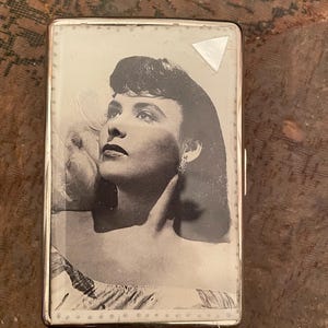 Estuche para cigarrillos Lena Horne Glamour de 2 clips para 100 cigarrillos en color blanco Tarjetero para tarjetas de crédito de empresa
