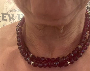 Collana vintage a 3 fili con perline sfaccettate di granato bordeaux