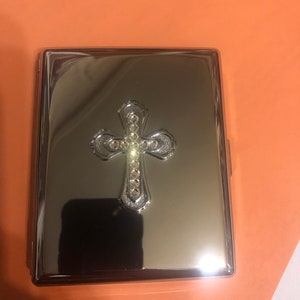 Monedero con forma de cruz gótica de plata retro con cristales Swarovski, dos clips para 100 cigarrillos, tarjetero de negocios